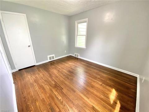 655 E 241st St, Euclid, OH 44123 photo 12