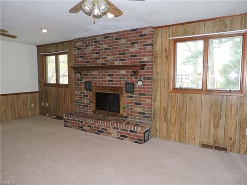 39687 Carol Ln, Elyria, OH 44035 photo 2