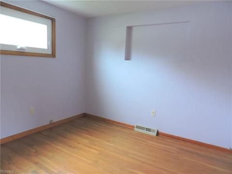 39687 Carol Ln, Elyria, OH 44035 photo 10