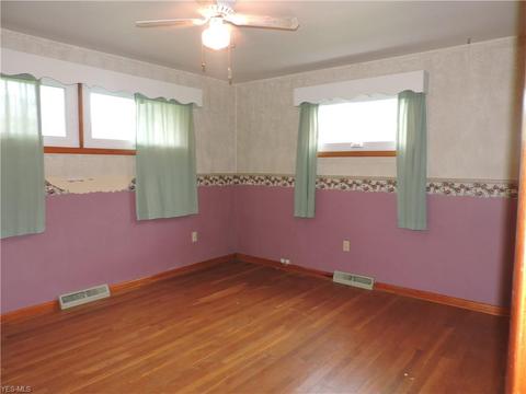 39687 Carol Ln, Elyria, OH 44035 photo 9