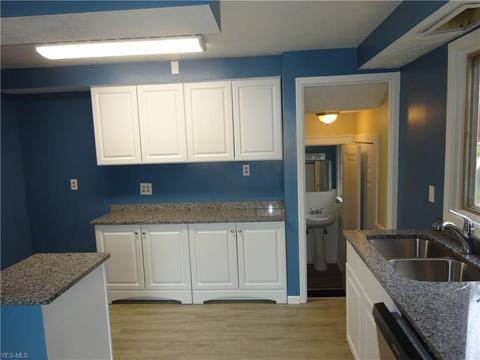 170 E 217th St, Euclid, OH 44123 photo 3