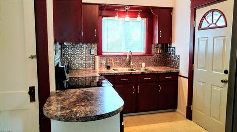 907 Bellflower Ave NW, Canton, OH 44708 photo 5