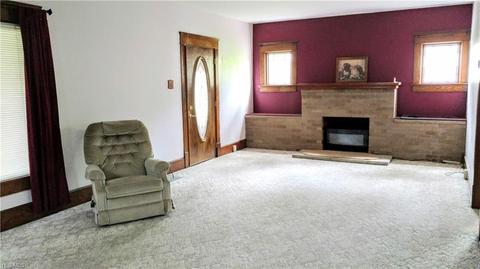 907 Bellflower Ave NW, Canton, OH 44708 photo 3