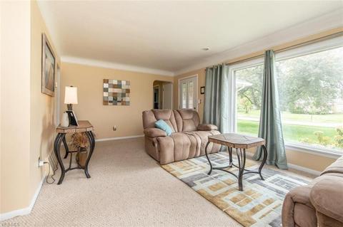 1255 Blanchester Rd, Lyndhurst, OH 44124 photo 3