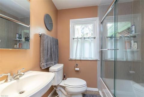1255 Blanchester Rd, Lyndhurst, OH 44124 photo 21