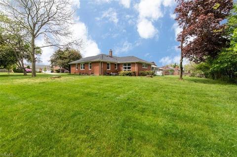1255 Blanchester Rd, Lyndhurst, OH 44124 photo 2