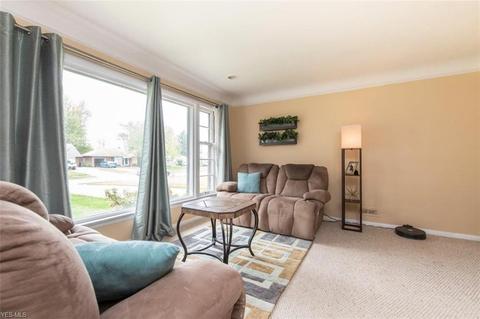 1255 Blanchester Rd, Lyndhurst, OH 44124 photo 7