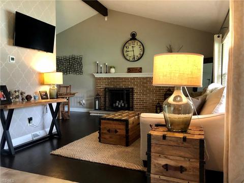 32 S Shore Dr, Youngstown, OH 44512 photo 2