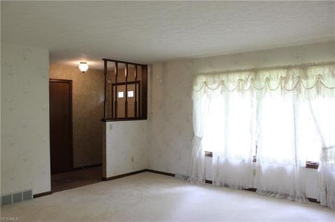 2020 55th St NE, Canton, OH 44721 photo 4