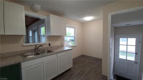 241 E 204th St, Euclid, OH 44123 photo 9