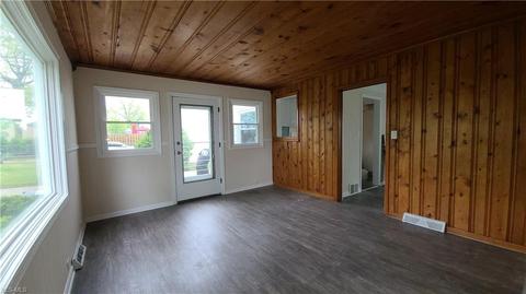 241 E 204th St, Euclid, OH 44123 photo 7