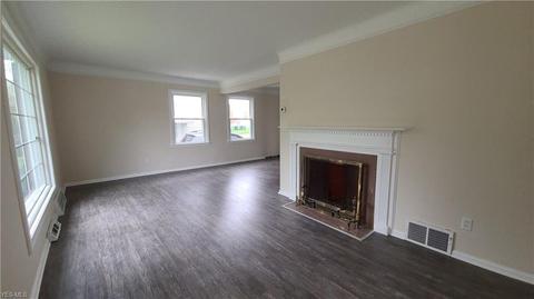 241 E 204th St, Euclid, OH 44123 photo 4