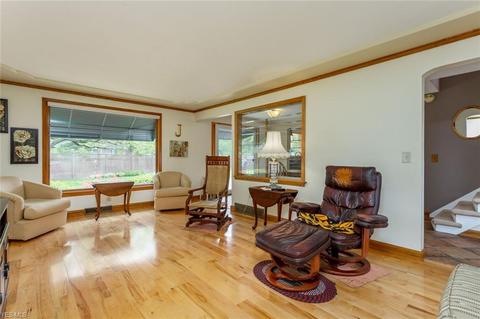 110 Nottingham Dr, Elyria, OH 44035 photo 3