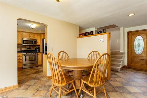 110 Nottingham Dr, Elyria, OH 44035 photo 4