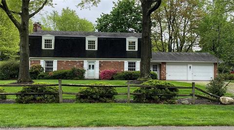 2232 Devonshire Dr NW, Canton, OH 44708 photo 1