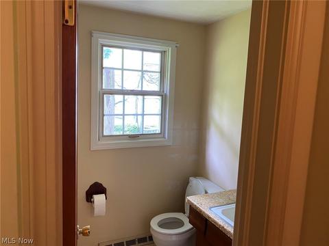 2232 Devonshire Dr NW, Canton, OH 44708 photo 9