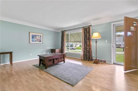 2242 E 290th St, Wickliffe, OH 44092 photo 3