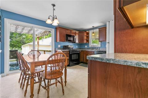 2242 E 290th St, Wickliffe, OH 44092 photo 5