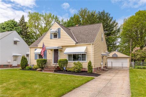 2242 E 290th St, Wickliffe, OH 44092 photo 2