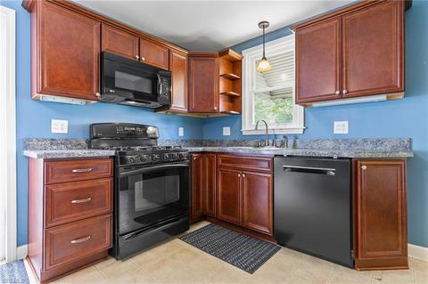 2242 E 290th St, Wickliffe, OH 44092 photo 7