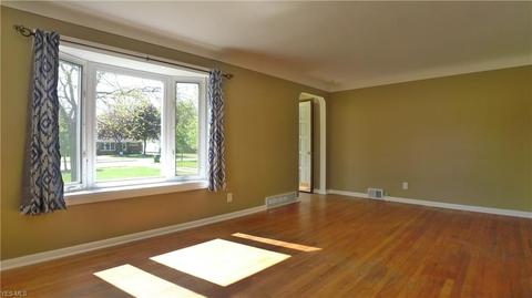 309 E 280th St, Euclid, OH 44132 photo 3
