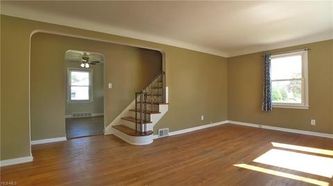 309 E 280th St, Euclid, OH 44132 photo 4