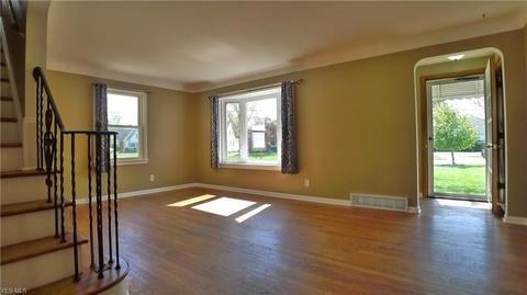 309 E 280th St, Euclid, OH 44132 photo 2