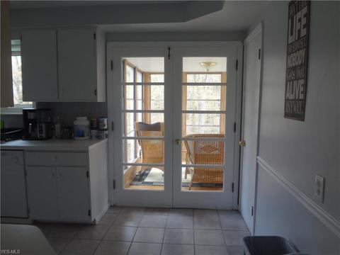 1872 Chestnut Rd, Seven Hills, OH 44131 photo 8