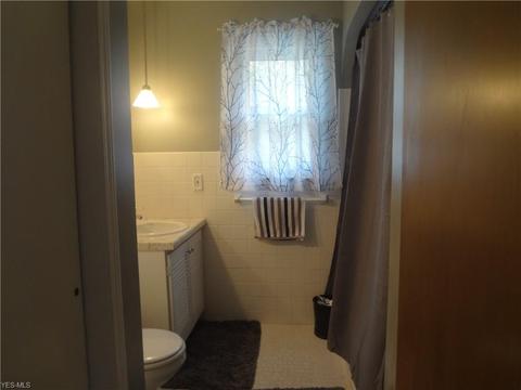 1872 Chestnut Rd, Seven Hills, OH 44131 photo 13