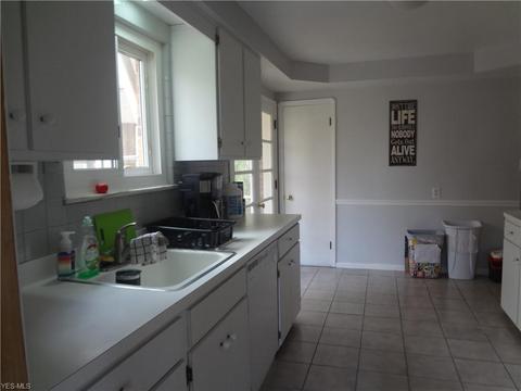 1872 Chestnut Rd, Seven Hills, OH 44131 photo 6