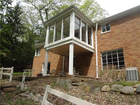 1872 Chestnut Rd, Seven Hills, OH 44131 photo 3