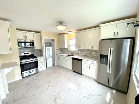 3910 Pershing Ave, Parma, OH 44134 photo 4