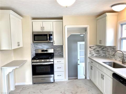 3910 Pershing Ave, Parma, OH 44134 photo 5