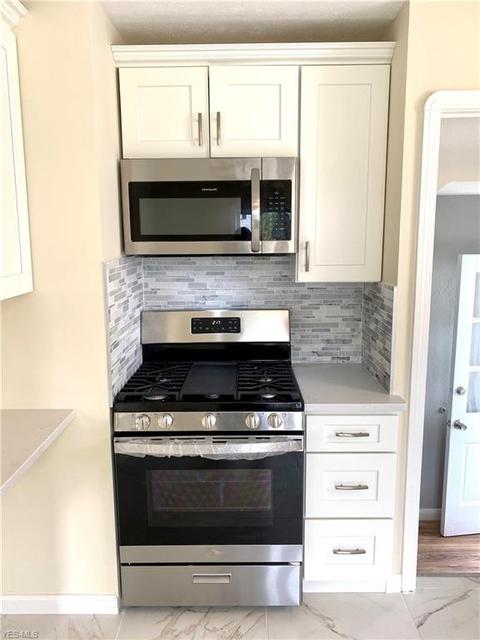 3910 Pershing Ave, Parma, OH 44134 photo 9