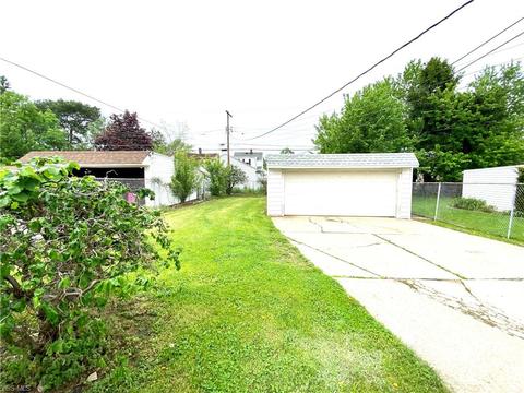 3910 Pershing Ave, Parma, OH 44134 photo 24