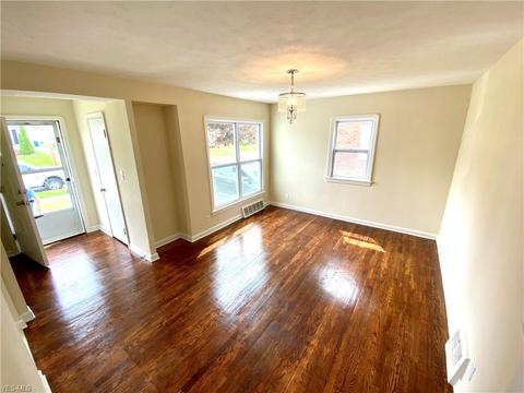 3910 Pershing Ave, Parma, OH 44134 photo 11