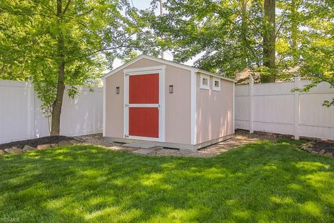 310 Alexis Dr, Elyria, OH 44035 photo 8