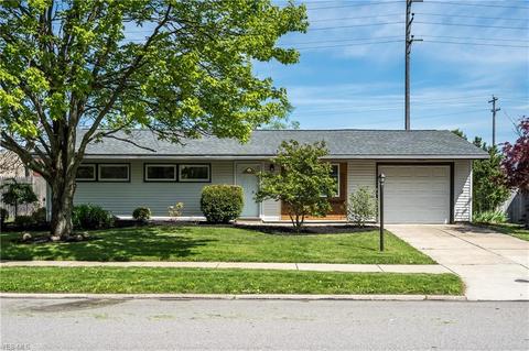 1379 Dewitt Dr, Akron, OH 44313 photo 1