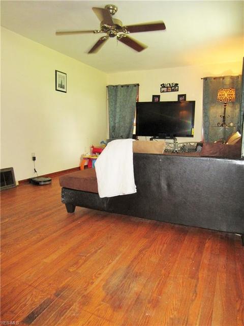 1069 Foster Ave, Elyria, OH 44035 photo 3