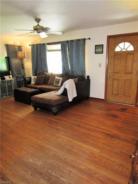 1069 Foster Ave, Elyria, OH 44035 photo 2