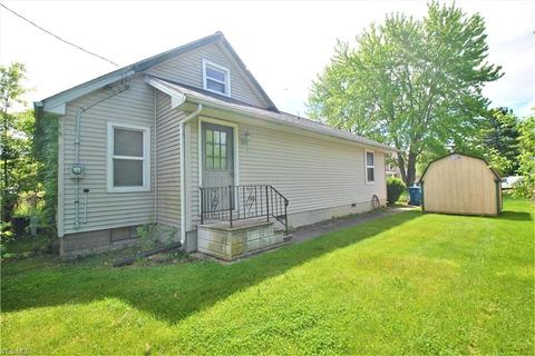 2429 E 32nd St, Lorain, OH 44055 photo 3