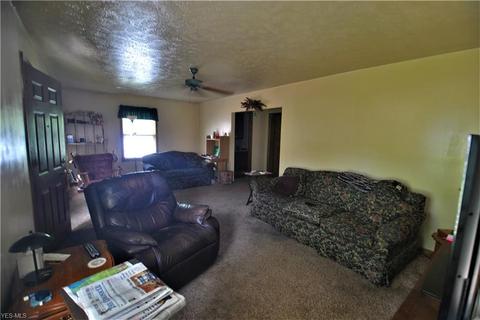 2429 E 32nd St, Lorain, OH 44055 photo 4