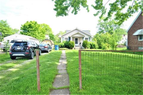 2429 E 32nd St, Lorain, OH 44055 photo 2