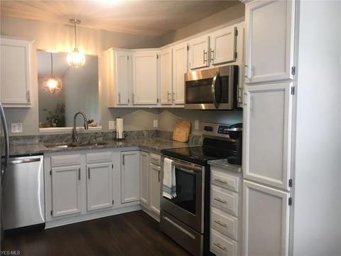 1610 N Pointe Dr NW, Canton, OH 44708 photo 7