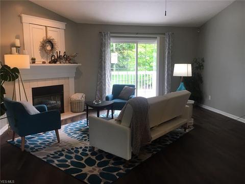 1610 N Pointe Dr NW, Canton, OH 44708 photo 3