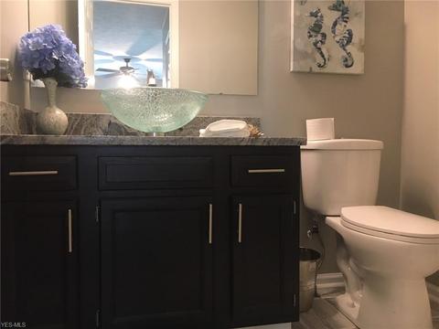 1610 N Pointe Dr NW, Canton, OH 44708 photo 14