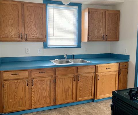 124 Beebe Ave, Elyria, OH 44035 photo 4
