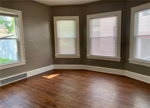 124 Beebe Ave, Elyria, OH 44035 photo 2
