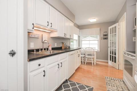 3302 Hearthstone Rd, Parma, OH 44134 photo 8