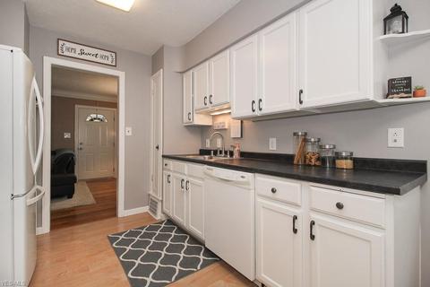 3302 Hearthstone Rd, Parma, OH 44134 photo 9